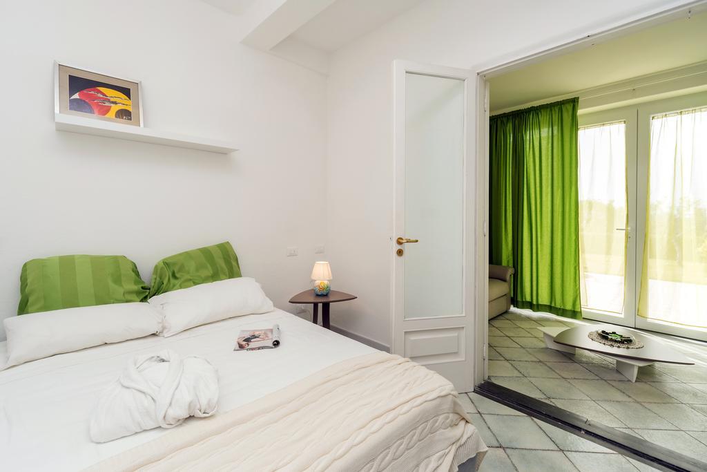 Bed and Breakfast Relais Romildanna Forio di Ischia Habitación foto